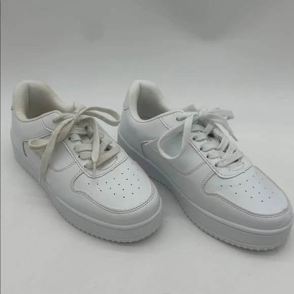 Time and Tru White Low Top Athletic Memory Foam Sneaker Shoes Women's - Size 8 - Picture 3 of 11
